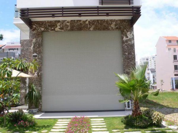 Cua Cuon Trinh Gia 48