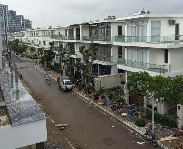 Lan can kính cường lực 13